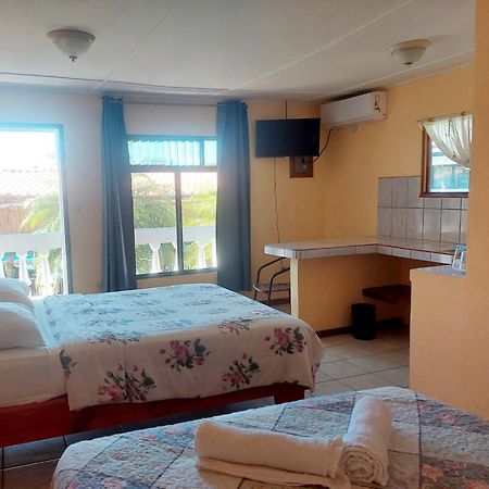 Hospedaje Quepos Kültér fotó