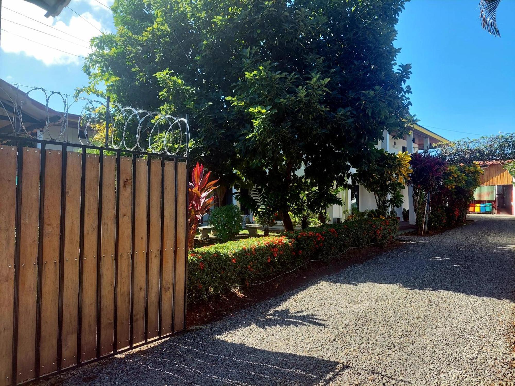 Hospedaje Quepos Kültér fotó