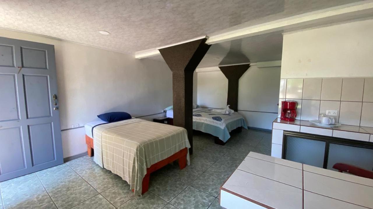 Hospedaje Quepos Kültér fotó